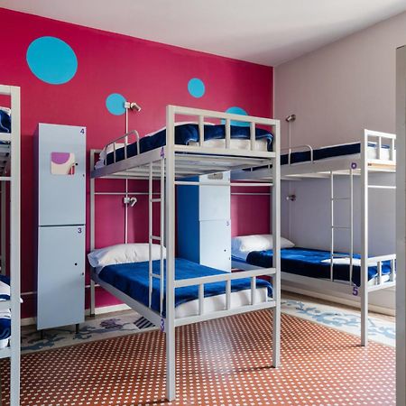 Feetup Home Backpackers Valencia Exteriör bild