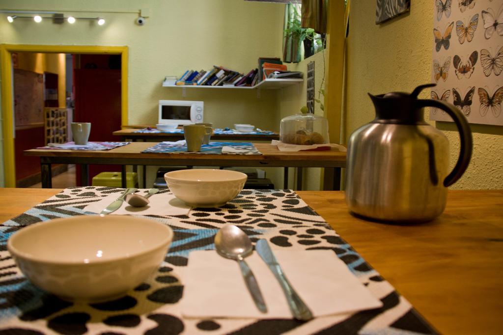Feetup Home Backpackers Valencia Exteriör bild
