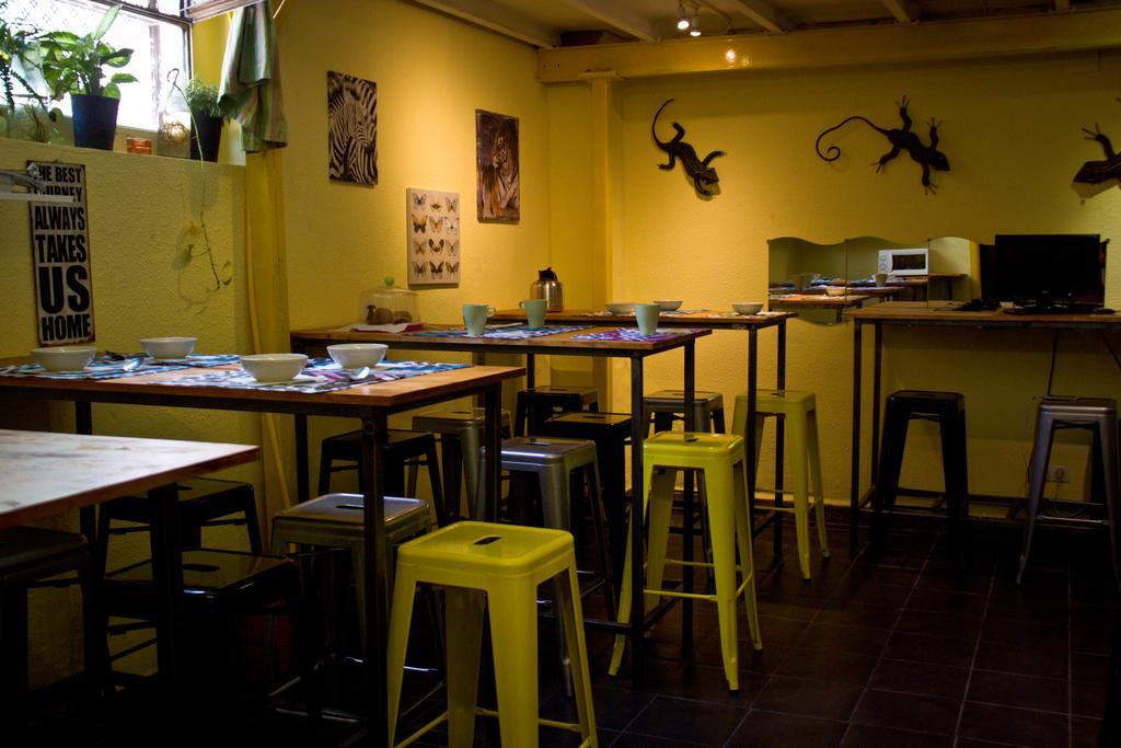 Feetup Home Backpackers Valencia Exteriör bild