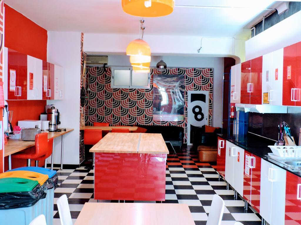 Feetup Home Backpackers Valencia Exteriör bild