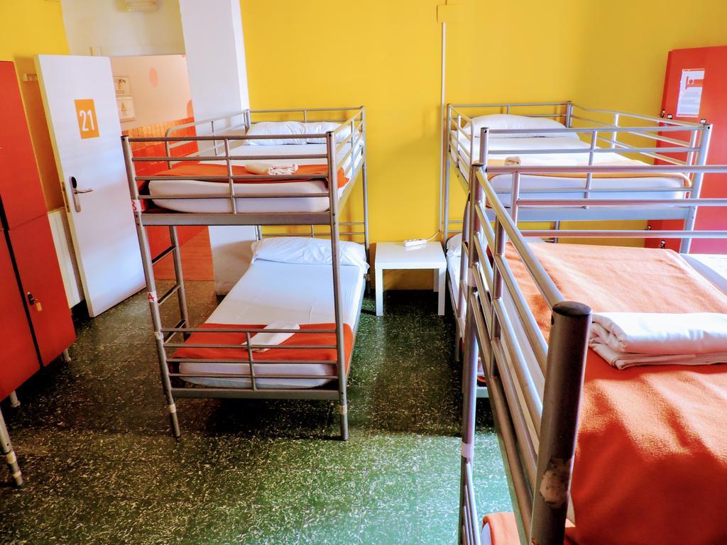 Feetup Home Backpackers Valencia Exteriör bild