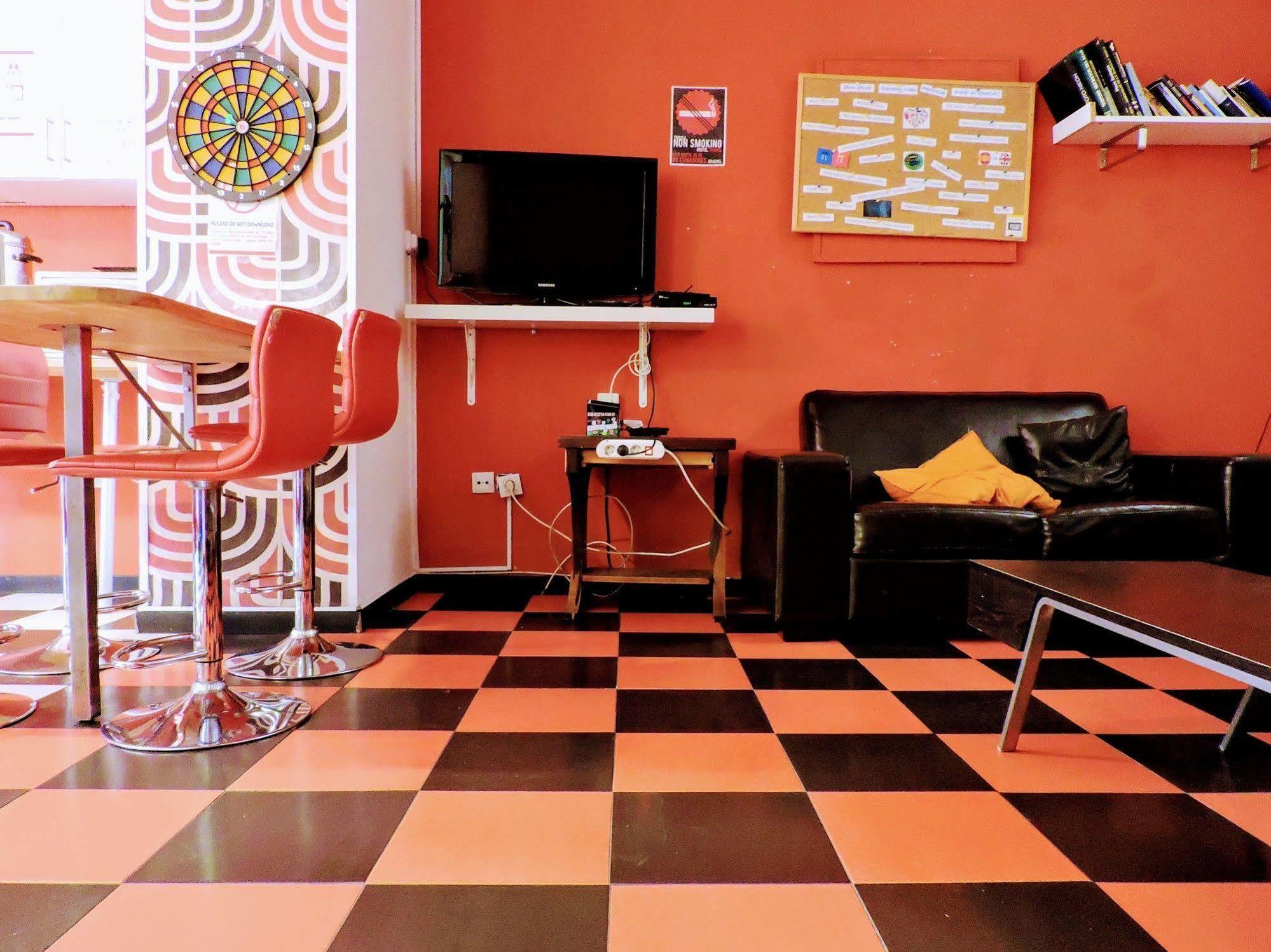 Feetup Home Backpackers Valencia Exteriör bild