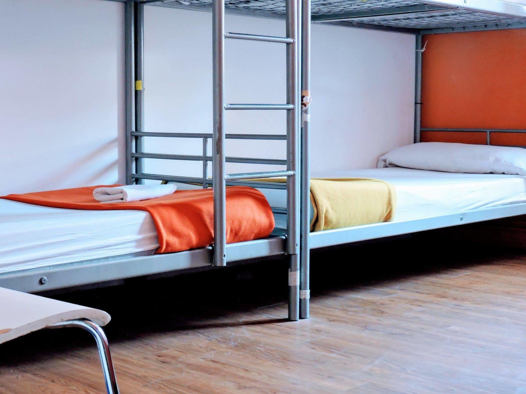 Feetup Home Backpackers Valencia Exteriör bild