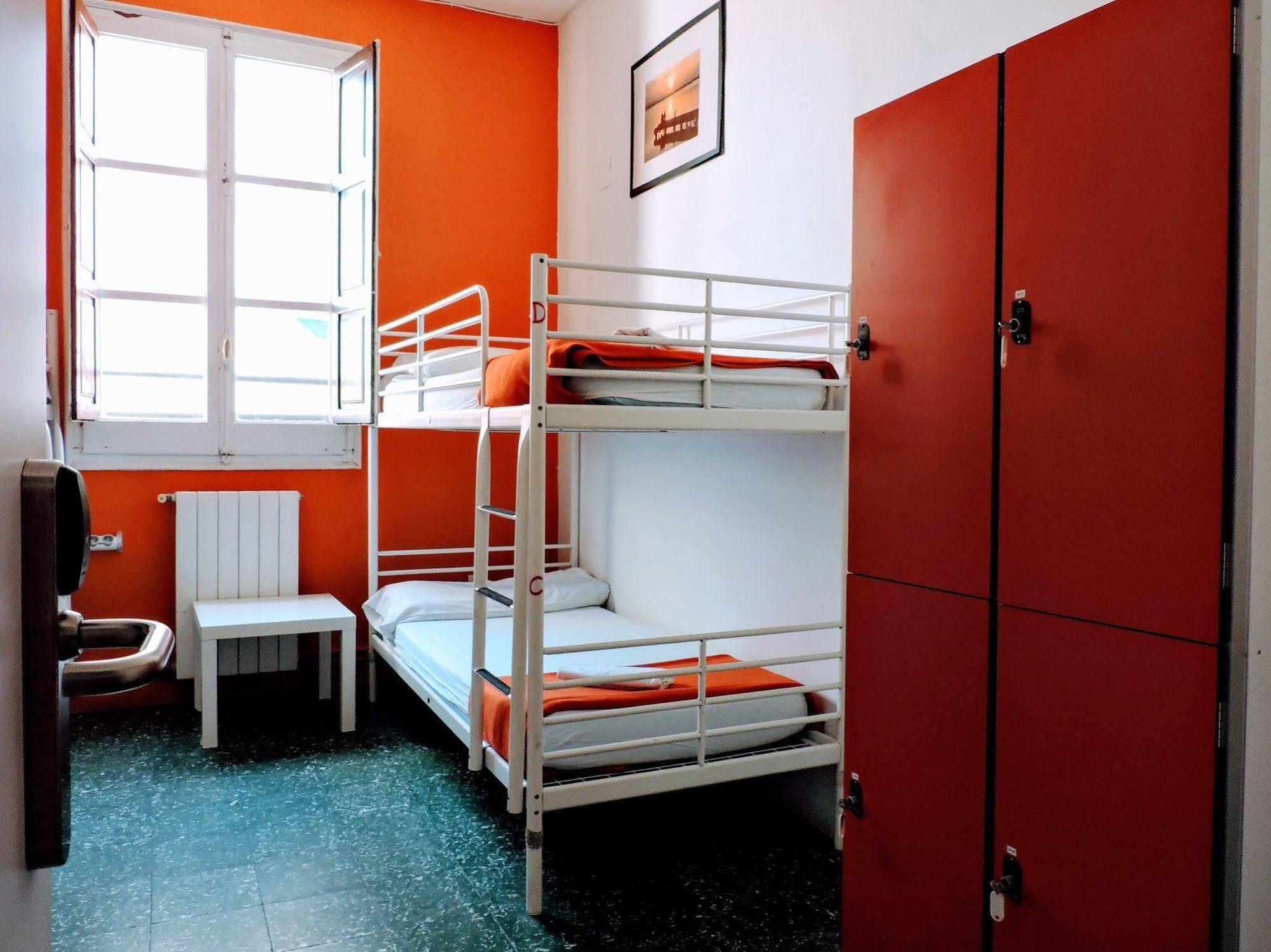Feetup Home Backpackers Valencia Exteriör bild